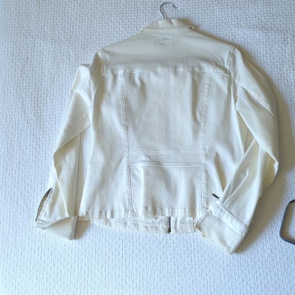 Womens Sz Medium Cream Jacket with Comfy Stretch & Cute Zipper & Button Detail - Picture 2 of 9
